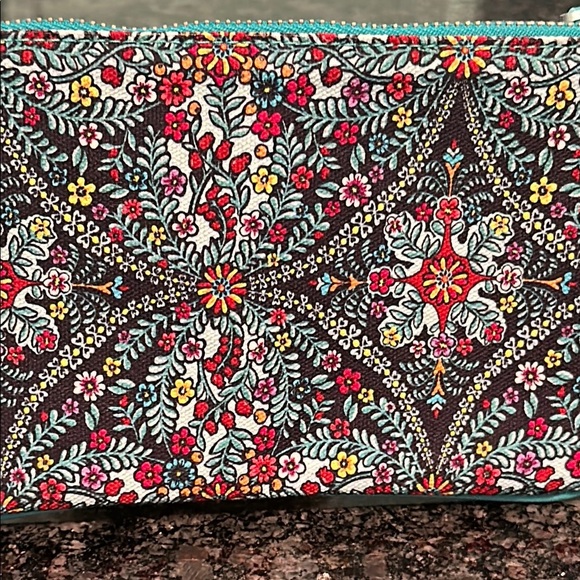 Vera Bradley Kaleidoscope Pattern Retired Spring 2019 Zippered Pouch NWOT - Picture 11 of 13